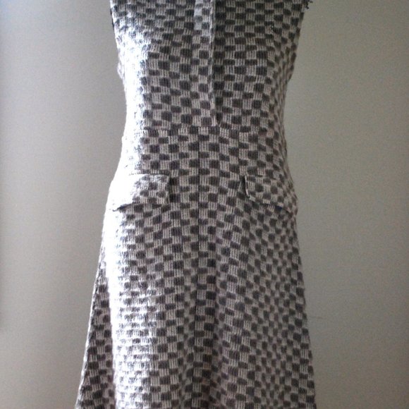 Beige and cream checkered jumper dress - Picture 3 of 10